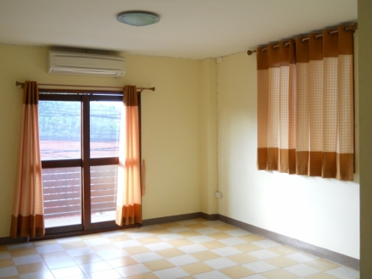 ขาย หรือ เช้า ตึงแถว 4x12 ม. 3 ชั้น ถนน วัวลาย เชียงใหม่ ด้วยเนื่อที่ รวม 91 ตารางวา