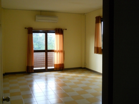 ขาย หรือ เช้า ตึงแถว 4x12 ม. 3 ชั้น ถนน วัวลาย เชียงใหม่ ด้วยเนื่อที่ รวม 91 ตารางวา