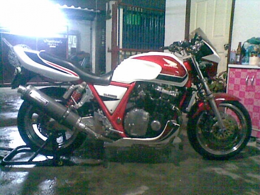 ขายCB1000ตัวlimitedเฟรมแดง(ทะเบียนเลขสวย77กรุงเทพ)*จัดไฟแนนซ์ได้คับ*ผ่อนสบายๆแค่เดือนละ4,XXXคับสนใจโทรเลย0858742300ของแต่งตามรูปคับทำมาใหม่ทั้งคันสภาพพร้อมออกทริปทั่วไทย