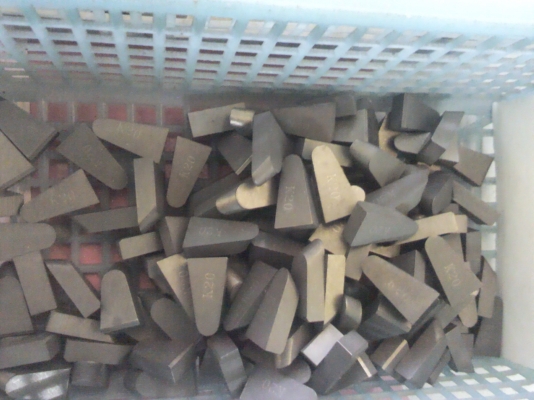 เม็ดมีดกลึง YT 14  ชนิดเชื่อมติดด้วยทองเหลือง ถูกๆ