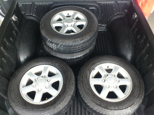ขายแม็กเดิมติดรถดีแม็ก ขอบ15 พร้อมยางDUNLOPปี10 สนใจโทร 0875533323