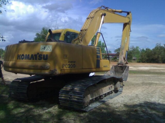 KOMATSU PC200 รุ่น6 เล่มทะเบียน56 ไฟฟ้ามี แอร์เย็น ซีเรียล 90700