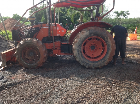 รถไถนาคูโบต้ารุ่น7040สภาพสวยพร้อมใช้งาน สนใจติดต่อ 080-1405528