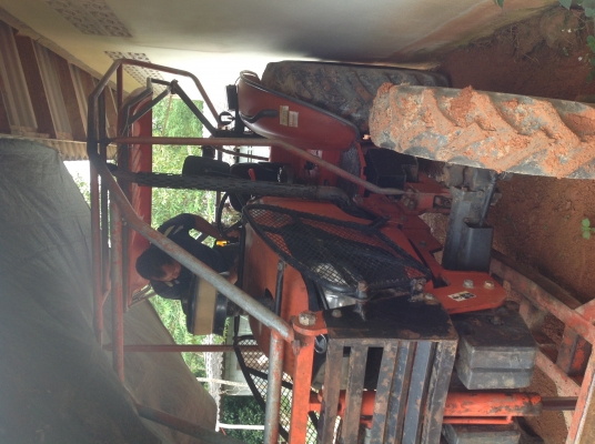 รถไถนาคูโบต้ารุ่น7040สภาพสวยพร้อมใช้งาน สนใจติดต่อ 080-1405528