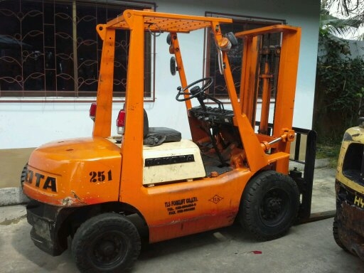 ขายด่วนรถยก2.5ตันTOYOTA ราคาไม่ถึงแสน รถสวย