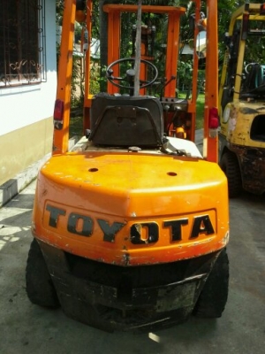 ขายด่วนรถยก2.5ตันTOYOTA ราคาไม่ถึงแสน รถสวย