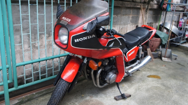 ฝากใว้ ใครสนใจโทรคุยเลย CB750F bo dy'orทะเบียนแท้ ทำารถจอด -105000