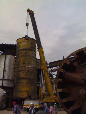 รถเครนขนาด 300 ตัน LIEBHERR  LT1300