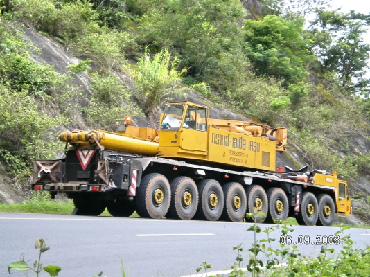 รถเครนขนาด 300 ตัน LIEBHERR  LT1300