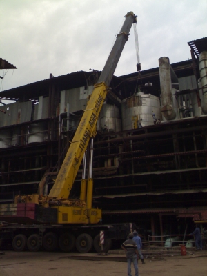 รถเครนขนาด 300 ตัน LIEBHERR  LT1300