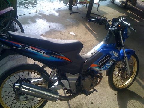 ขายโซนิคไมล์ขาวสตาร์ทมือเครื่องเดิม รถปี46โอนไ้ด้ ราคา 15,500