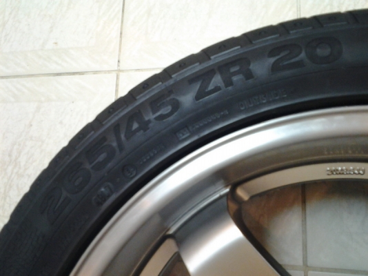 ขายแม็กซ์ ขอบ20 พร้อมยาง ยกชุด 23000 ขายทิ้งครับ