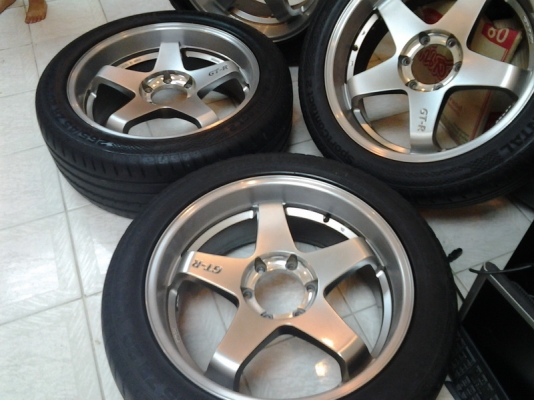 ขายแม็กซ์ ขอบ20 พร้อมยาง ยกชุด 23000 ขายทิ้งครับ