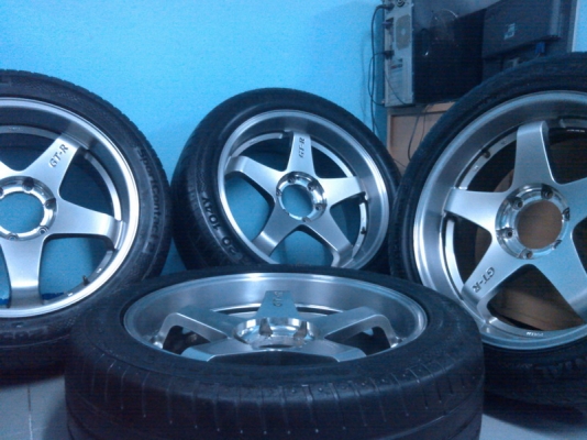 ขายแม็กซ์ ขอบ20 พร้อมยาง ยกชุด 23000 ขายทิ้งครับ