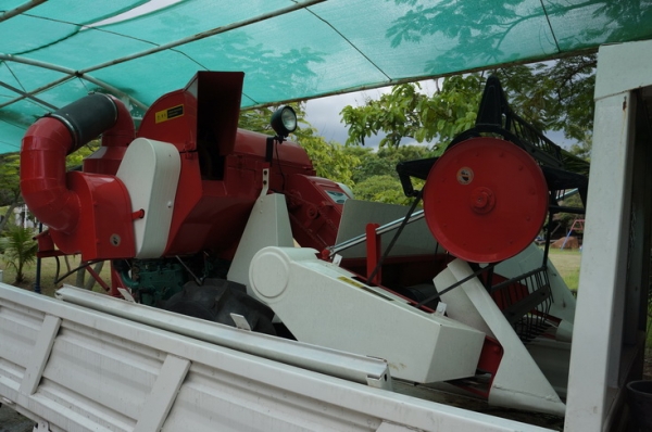 รถเกี่ยวนวดข้าวขนาดเล็ก 4L-80A