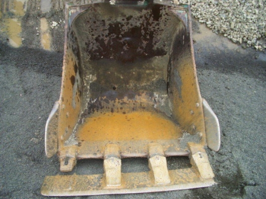 ขายแบคโฮ SK100-3 นำเข้าจากนอก  สภาพดีพร้อมใช้งานสนใจโทรหาเจี๊ยบเลยค่ะ  087-3310254  ค่ะ