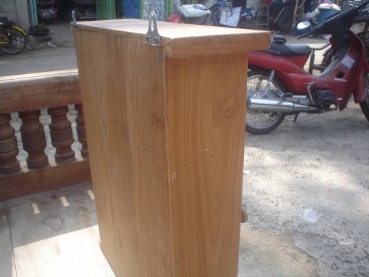 ตู้ยาไม้สัก  พร้อมกระจก  ไม้แผ่นหนาเต็ม ตามรูป  มี 2 ตู้