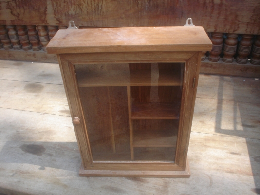 ตู้ยาไม้สัก  พร้อมกระจก  ไม้แผ่นหนาเต็ม ตามรูป  มี 2 ตู้