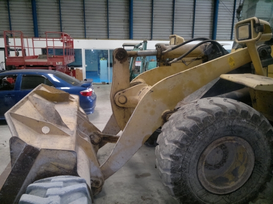 รถตักล้อยาง WA380-5 KOMATSU รถสวยครับ เครื่องดี ไฟเต็ม แอร์เย็นเฉียบ ใช้งานได้เลย มาถึงไทยแล้วครับ เชิญมาทดสอบได้แล้ว ราคาถูกครับ ติดต่อ มานะ 085-9049669