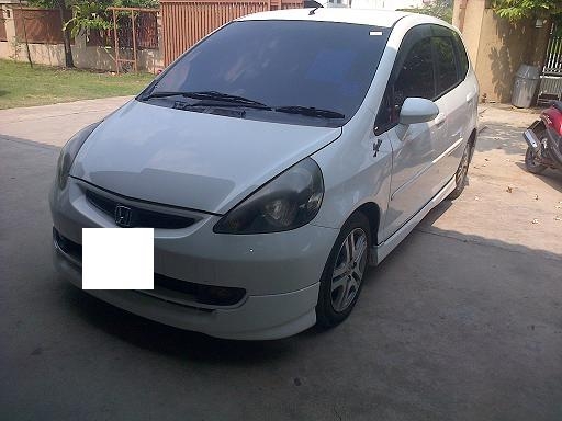 ขายรถบ้านสภาพสวย honda  jazz 04 ขาว a/t