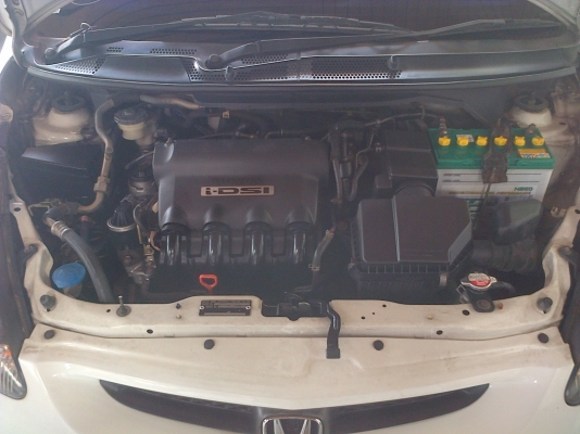ขายรถบ้านสภาพสวย honda  jazz 04 ขาว a/t
