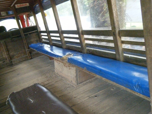 รถสองแถว 4 ล้อใหญ่ ยี่ห้อ ISUZU