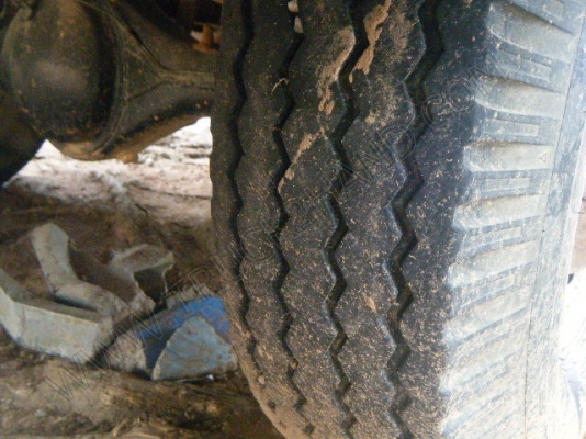 รถสองแถว 4 ล้อใหญ่ ยี่ห้อ ISUZU