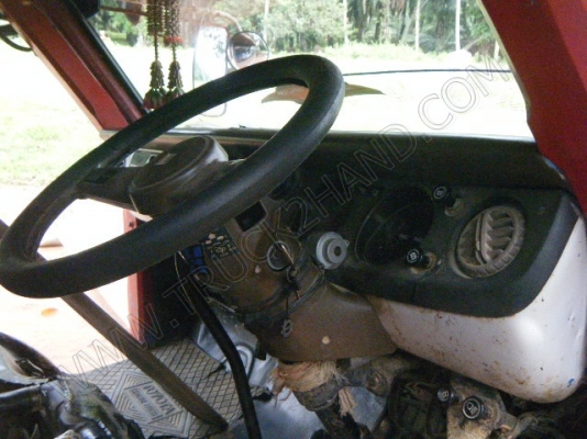 รถสองแถว 4 ล้อใหญ่ ยี่ห้อ ISUZU