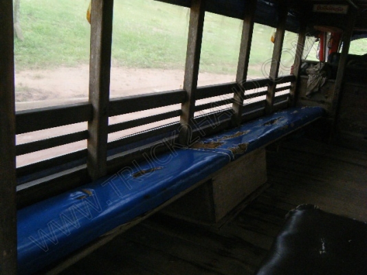 รถสองแถว 4 ล้อใหญ่ ยี่ห้อ ISUZU