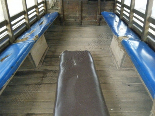 รถสองแถว 4 ล้อใหญ่ ยี่ห้อ ISUZU