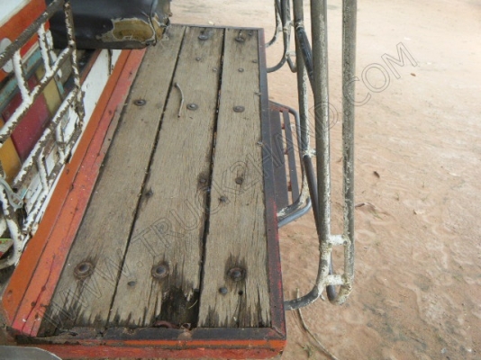 รถสองแถว 4 ล้อใหญ่ ยี่ห้อ ISUZU