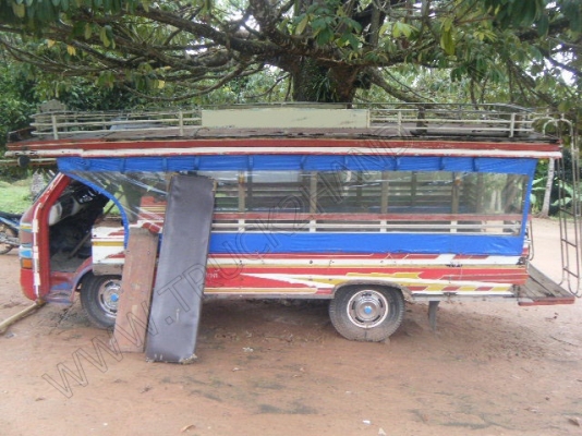 รถสองแถว 4 ล้อใหญ่ ยี่ห้อ ISUZU