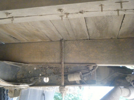 รถสองแถว 4 ล้อใหญ่ ยี่ห้อ ISUZU