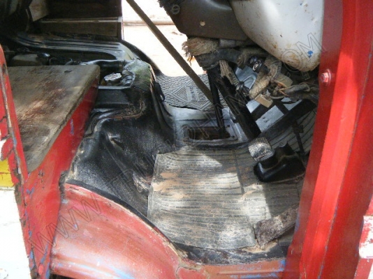 รถสองแถว 4 ล้อใหญ่ ยี่ห้อ ISUZU