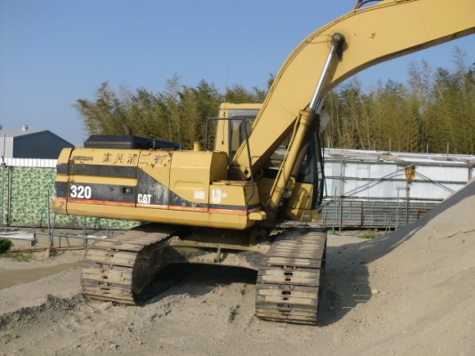 ขยรถขุดนำเข้าจากญี่ปุ่น CATERPILLAR 320 สนใจสั่งจองหรือสอบถามได้ค่ะ โทร 087-3310254  เจี๊ยบค่ะ