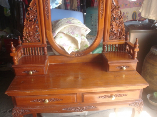 โต๊ะแป้งสักหนา  แกะสลักงานฝีมือ  กระจกแตก? ตอนขนย้าย