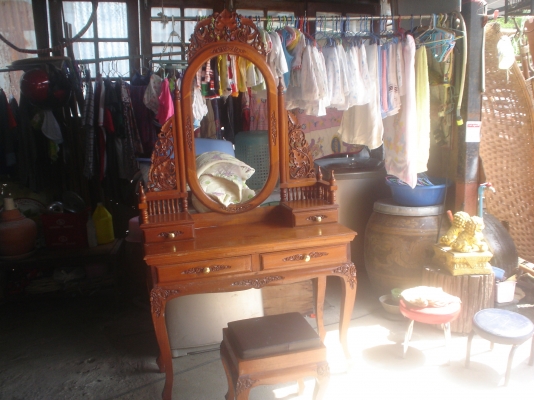 โต๊ะแป้งสักหนา  แกะสลักงานฝีมือ  กระจกแตก? ตอนขนย้าย