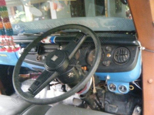 รถสองแถว 4 ล้อใหญ่ ยี่ห้อ ISUZU รถสองแถว 4 ล้อใหญ่ ยี่ห้อ ISUZU