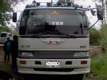 HINO FF 195 HP HO7D ปี 39 กระบะคอกเหล็กคอกไม้ความยาว 5.50 เมตรสภาพสวย ช่วงล่างใหญ่ยาง 9.00 ขอบ 20 สภาพดี เครื่องแห้งดีไม่มีเยิ้ม ภายในเก๋งคอนโซลสวยครบพร้อม แอร์เย็น พวงมาลัยเพาเวอร์ เบรคทริ๊ปฟี้ครบ ช่วงล่างคัชซีใหญ่สวยไม่มีบวม เอกสารทะเบียนภาษีครบเต็มไม่ม