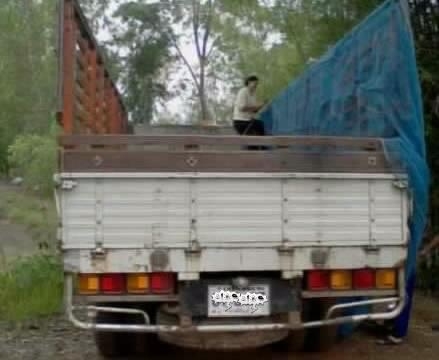 HINO FF 195 HP HO7D ปี 39 กระบะคอกเหล็กคอกไม้ความยาว 5.50 เมตรสภาพสวย ช่วงล่างใหญ่ยาง 9.00 ขอบ 20 สภาพดี เครื่องแห้งดีไม่มีเยิ้ม ภายในเก๋งคอนโซลสวยครบพร้อม แอร์เย็น พวงมาลัยเพาเวอร์ เบรคทริ๊ปฟี้ครบ ช่วงล่างคัชซีใหญ่สวยไม่มีบวม เอกสารทะเบียนภาษีครบเต็มไม่ม