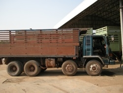 ขาย 12ล้อ  ISUZU ROCKY 190 HP รถยึดขายตามสภาพ(จดประกอบ)