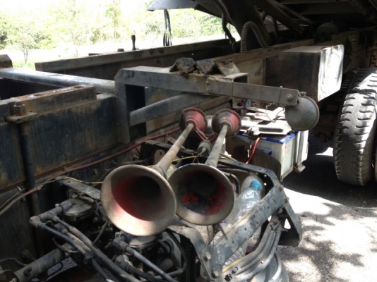 รถอิซูซุ 10 ล้อดั๊ม 320 แรงม้า ปี 50 ( ขายแม่ลูก ) สนใจติดต่อ 081 - 6079515