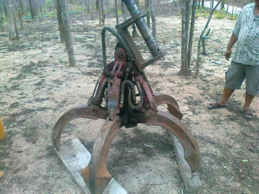 ขายรถแบคโฮ KOMATSU PC 200-3 มีตัวคีบเหล็กเอวแน่นเครื่องดีปั้มดีโซ่ปลานกลางเครื่อง ISUZU 6BG1เอกสารสัญญาซื้อขาย