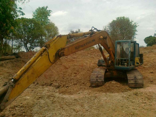 ขายรถแบคโฮ KOMATSU PC 200-3 มีตัวคีบเหล็กเอวแน่นเครื่องดีปั้มดีโซ่ปลานกลางเครื่อง ISUZU 6BG1เอกสารสัญญาซื้อขาย