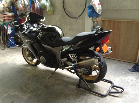 ขาย(แลก-เทริ์น)CBR1100XX super blackbird ปี2000หัวฉีด กุญแจชิพ (อินวอย+สพม+พรบ)เอกสารครบทุกฉบับ ของเหลวใหม่ ยางเต็มหน้าหลัง ผ้าเบรกเต็ม ระบบไฟดีครบทุกจุด ท่อสูตรเสียงนุ่มเพราะ แฮนแต่ง แบตใหม่