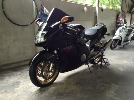ขาย(แลก-เทริ์น)CBR1100XX super blackbird ปี2000หัวฉีด กุญแจชิพ (อินวอย+สพม+พรบ)เอกสารครบทุกฉบับ ของเหลวใหม่ ยางเต็มหน้าหลัง ผ้าเบรกเต็ม ระบบไฟดีครบทุกจุด ท่อสูตรเสียงนุ่มเพราะ แฮนแต่ง แบตใหม่