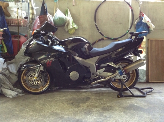 ขาย(แลก-เทริ์น)CBR1100XX super blackbird ปี2000หัวฉีด กุญแจชิพ (อินวอย+สพม+พรบ)เอกสารครบทุกฉบับ ของเหลวใหม่ ยางเต็มหน้าหลัง ผ้าเบรกเต็ม ระบบไฟดีครบทุกจุด ท่อสูตรเสียงนุ่มเพราะ แฮนแต่ง แบตใหม่