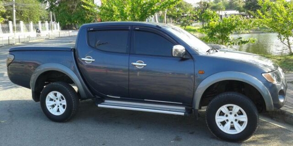 ขาย MITSUBISHI TRITON PLUS 2.5  4ประตู ออโต้