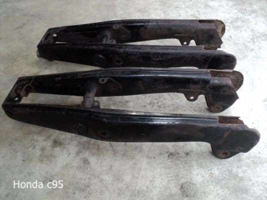 ตะเกียบหน้า Honda C95 ของแท้เก่าเก็บ ไม่มีผุ สีเดิมๆครับ