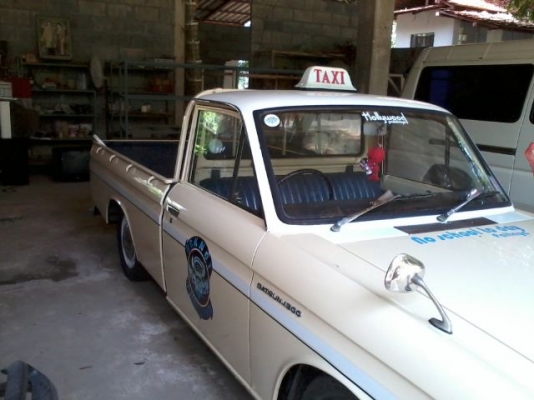 รถดัสสัน 521